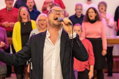 Hallelujah für Gospel in Plauen: „Oft blockiert die Angst, auf Englisch singen zu müssen“ - Claes Wegener kommt aus Dänemark nach Plauen, um Teilnehmer eines Gospel-Workshops zu coachen.