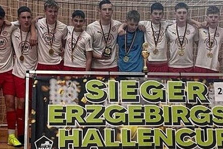 Hallenkönige nehmen sich das Triple vor - Turniersieger bei den C-Junioren: die SG Lößnitz. 