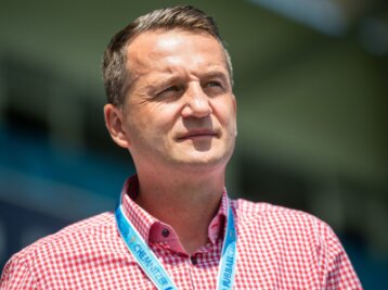 Hallescher FC trennt sich von Sportdirektor Sobotzik - Thomas Sobotzik steht im Stadion an der Gellertstraße.