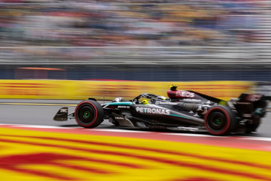 Hamilton im letzten Training in Kanada vor Verstappen - Der Brite Lewis Hamilton von Mercedes beim Training in Kanada.