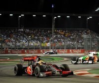 Hamilton siegt vor Glock, Vettel Vierter - Hamilton fährt in Singapur den zweiten Sieg der Saison ein