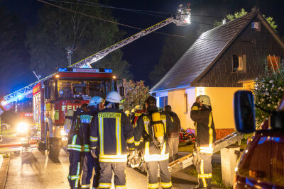 Hammerbrücke: Nachbarn retten Frau aus brennendem Haus - 