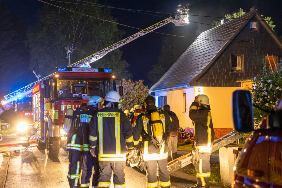 Hammerbrücke: Nachbarn retten Frau aus brennendem Haus