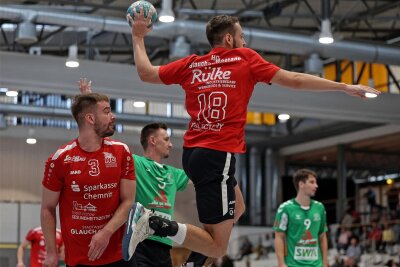 Handball-Oberliga: Was dem HC Glauchau/Meerane im Abstiegskampf Mut macht - Auf Tim Drechsel (am Ball) wartet in den nächsten Wochen auf der Außenbahn des HC Glauchau/Meerane viel Arbeit.