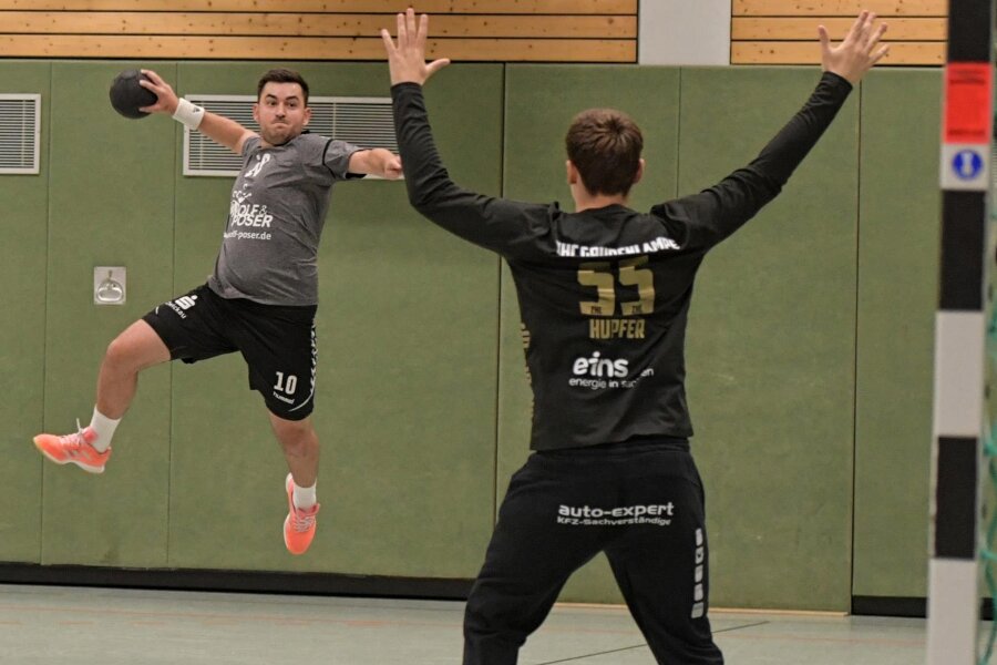 Handball: Pokalfinale erlebt besonderes Derby - Axel Bauer – im Foto in einem früheren Spiel – traf am Samstag im Halbfinale des Bezirkspokals sieben Mal für den HC Fraureuth und hatte damit großen Anteil am Einzug ins Endspiel.