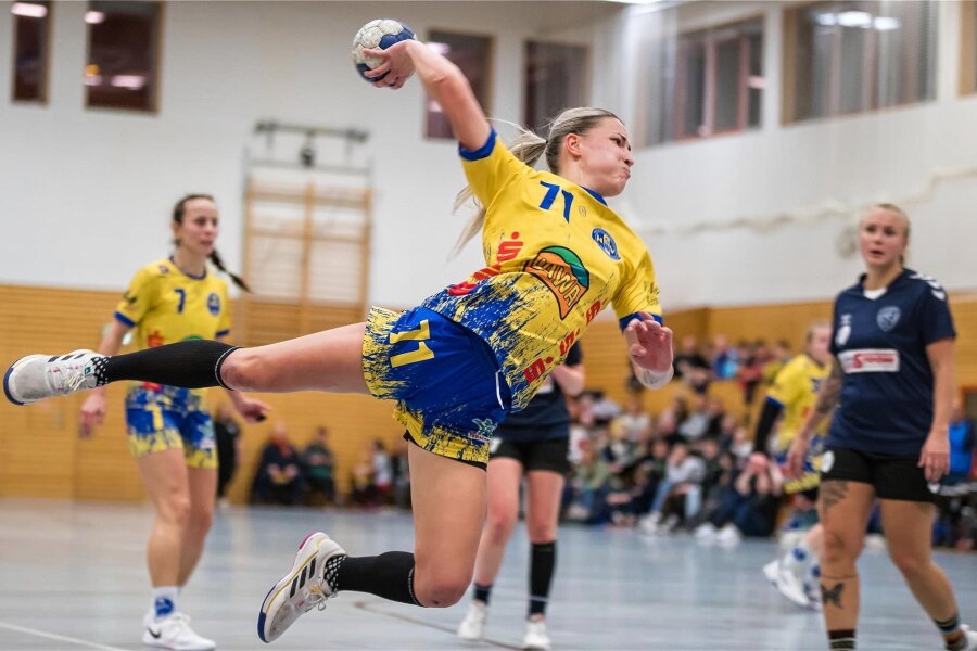 Handball-Sachsenliga: Marienbergs Trainer trotz einiger Fehler voll des Lobes - Mit sieben Toren war Leonie Tinney in Markranstädt die erfolgreichste HSV-Werferin, aber auch alle ihre Mitspielerinnen trafen.