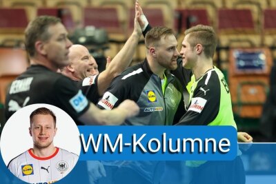 Handball-WM: "Die Nervosität ist verflogen" - Deutschlands Torhüter Joel Birlehm (r) und Torhüter Andreas Wolff klatschen sich ab. 
