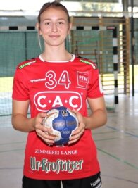 Handballerinnen fiebern dem Saisonstart entgegen - Rückkehrerin Flora Müller begann mit dem Handball in Burgstädt, spielte in der Jugend in Chemnitz und zuletzt beim Bundesligisten in Ketsch. 
