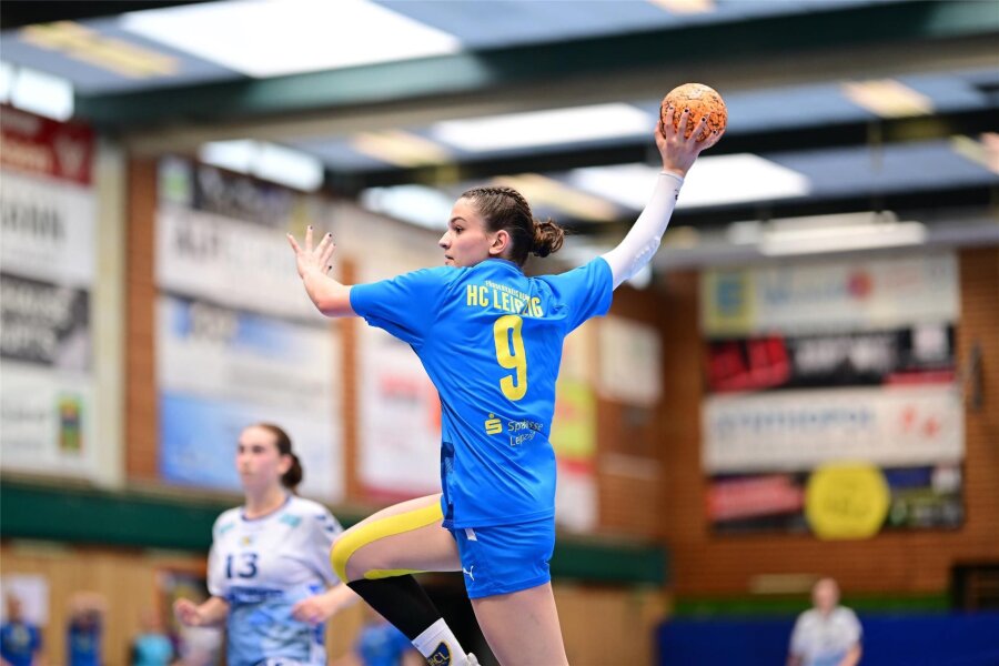 Handballtalent aus Langenhessen feiert mit HC Leipzig den Deutschen Meistertitel - Im Trikot des HC Leipzig war Nachwuchs-Handballerin Nelly Gonschorek in der abgelaufenen Saison doppelt gefordert. Die 16-Jährige aus Langenhessen erreichte sowohl mit der A- als auch B-Jugend das Finalturnier um die Deutsche Meisterschaft.