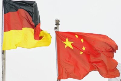 Handelspartner und Systemrivale - Woher der Wind weht, bekommt Deutschland in den Beziehungen zu China immer deutlicher zu spüren. 