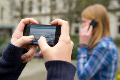 Handys im Unterricht umstritten - 