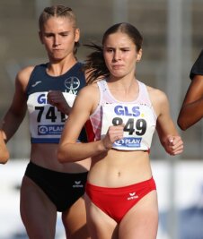 Happy End für junge Mittelsächsinnen - Nelly Herold (vorn) musste sich in Ulm über die 1500 Meter gegen ihre deutlich älteren Konkurrentinnen nicht verstecken. 
