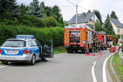 Hartenstein: Bagger reißt Gasleitung auf - Ein Bagger hat im Hartensteiner Ortsteil Thierfeld eine Gasleitung aufgerissen.