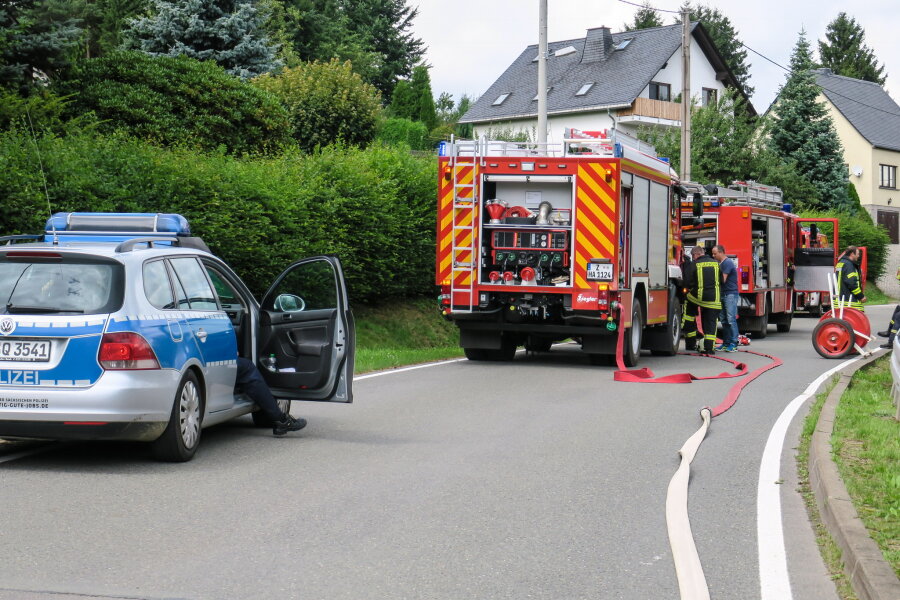 Hartenstein: Bagger reißt Gasleitung auf - Ein Bagger hat im Hartensteiner Ortsteil Thierfeld eine Gasleitung aufgerissen.