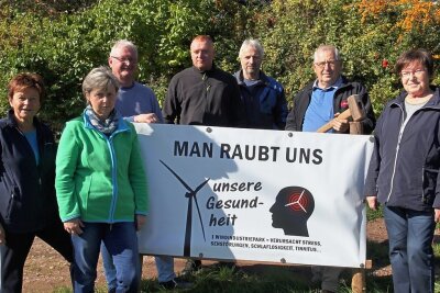 Hartenstein positioniert sich gegen Flächen für Windkraft - Mitglieder der Bürgerinitiative "Gegenwind" stellen an exponierten Stellen Transparente gegen den Bau von Windkraftanlagen auf. 