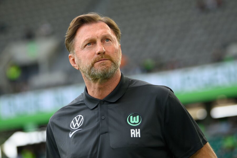 Hasenhüttl zu Schäfer-Aus: "An Entscheidung nichts geändert" - Wolfsburgs Trainer Ralph Hasenhüttl ist vor dem Spiel im Stadion. Hasenhüttl hat den überraschenden Abschied von Sport-Geschäftsführer Marcel Schäfer professionell aufgenommen.