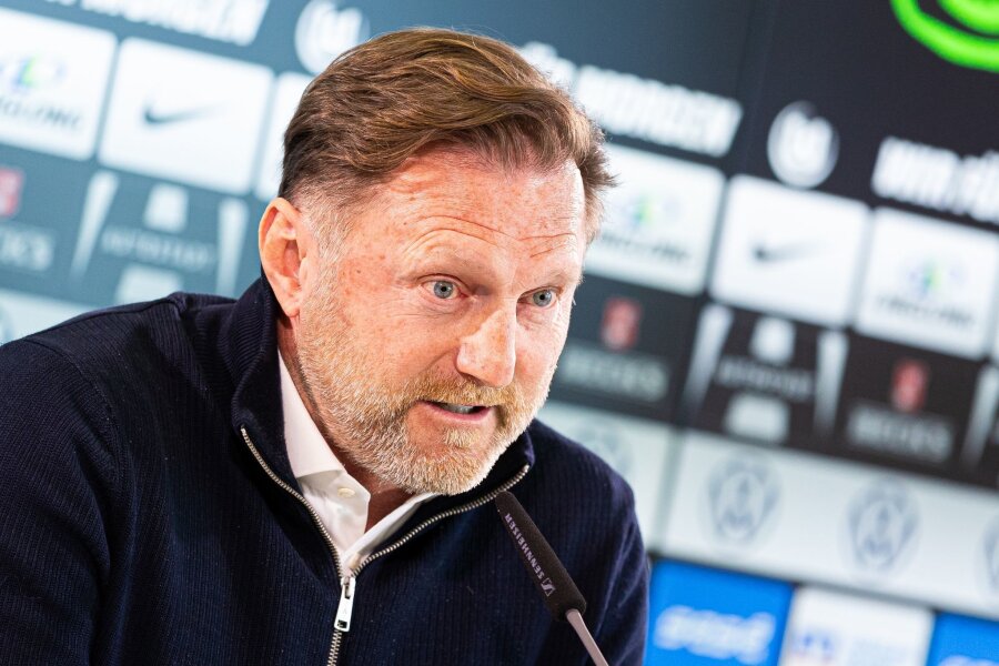 Hasenhüttls Comeback in Wolfsburg: "Nicht lange überlegt" - Feiert sein Comeback als Bundesliga-Trainer: Ralph Hasenhüttl.