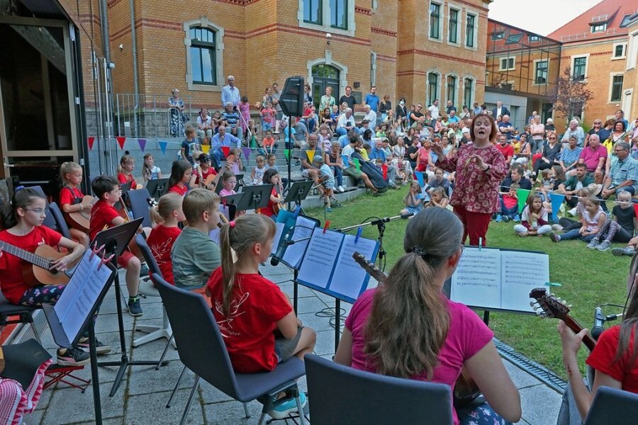 Haste Töne: Das Zwickauer "Kon" feiert Geburtstag - So viel Leben war am Robert-Schumann-Konservatorium, als im Juli 2021 nach fast einem Jahr Zwangspause wieder musiziert werden konnte. Auch das ist einmalig in 75 Jahren Geschichte. 