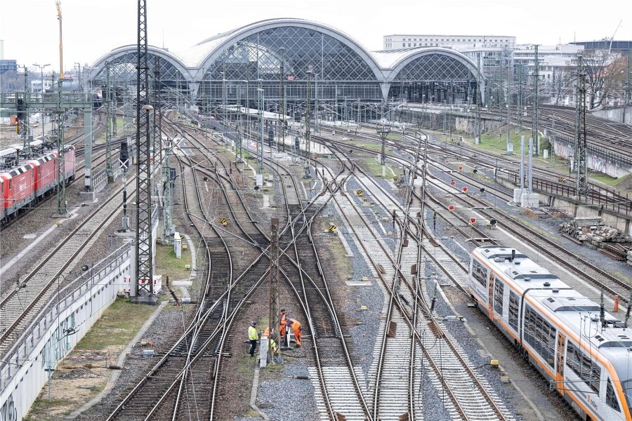 Hauptbahnhof Dresden am Samstag komplett gesperrt: Das müssen Zugreisende aus Sachsen jetzt wissen - Wegen Bauarbeiten können Züge den Dresdner Hauptbahnhof am Sonnabend nicht anfahren.