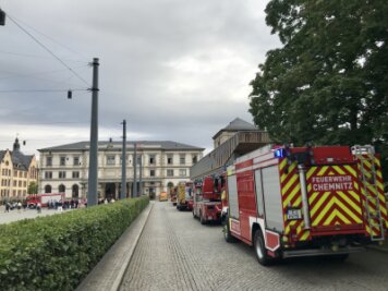 Die Feuerwehr Chemnitz war mit zahlreichen Einsatzkräften vor Ort.