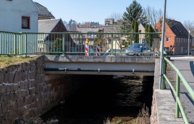 Hauptstraße in Ringethal ist ab Montag gesperrt - Die Brücke über den Auenbach am Ortsausgang von Ringethal in Richtung Weinsdorf soll saniert werden. 
