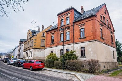 Haus in der Lugauer Poststraße 15 bekommt eine Verjüngungskur - Ähnlich wie schon das Gebäude Poststraße 16 soll in diesem Jahr auch das Haus Nummer 15 saniert und modernisiert werden. 