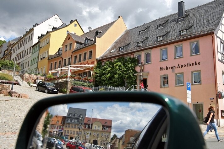 Hausbesitzer in Hohenstein-Ernstthal werden zur Kasse gebeten - Der Hohenstein-Ernstthaler Altmarkt ist Teil eines der beiden Sanierungs- gebiete der Stadt.