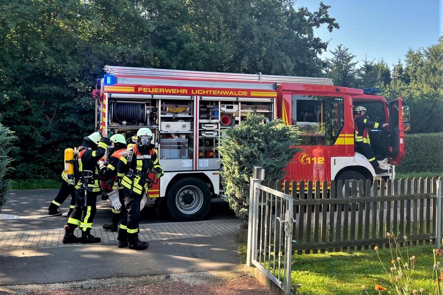 Hausbesitzer nicht anwesend: Feuerwehr löscht Brand in Lichtenwalde - Die Feuerwehren aus Niederwiesa und Lichtenwalde mussten in Lichtenwalde einen Kellerbrand löschen.