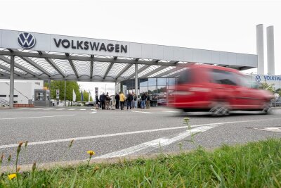"Hausgemachte Probleme": Wie Politiker aus Sachsen auf Stellenabbau bei VW in Zwickau reagieren - Volkswagen baut zahlreiche Stellen am Standort Zwickau ab.