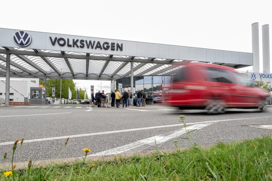 "Hausgemachte Probleme": Wie Politiker aus Sachsen auf Stellenabbau bei VW in Zwickau reagieren - Volkswagen baut zahlreiche Stellen am Standort Zwickau ab.