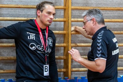HC Einheit Plauen: Trainer-Duo nimmt Abschied - Trainer Jan Richter (links) und sein Co-Trainer Heiko Schuster machen nach der Saison bei Handball-Oberligist HC Einheit Plauen Schluss.