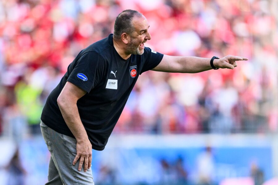Heidenheim-Trainer Schmidt verpasst wegen OP Saisonabschluss - Trainer Frank Schmidt fehlt im letzten Heimspiel der ersten Heidenheimer Bundesliga-Saison.