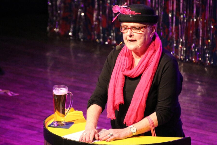 Heidi Hinkel, die Hinkelsingers aus Freiberg und ihr Rezept gegen die Einsamkeit - Lachstürme gehören bei den Büttenreden von Heidi Hinkel, hier im Karneval 2018, dazu. Ihr Konzept für Singnachmittage ist seit Jahren erfolgreich.
