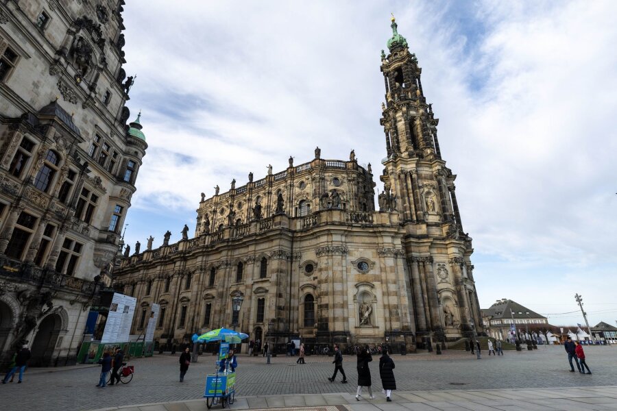 Heiliger Benno ist Patron: Kathedrale bekommt Reliquie - Die Katholische Hofkirche Dresden, offiziell Kathedrale Sanctissimae Trinitatis.