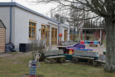 Heilpädagogische Plätze in Meeraner Kita: Hängepartie geht für Eltern von behinderten Kindern weiter - Der Landkreis Zwickau hat den Mietvertrag für die Nutzung der Räume in der Förderschule zum 30. Juni 2022 gekündigt. 