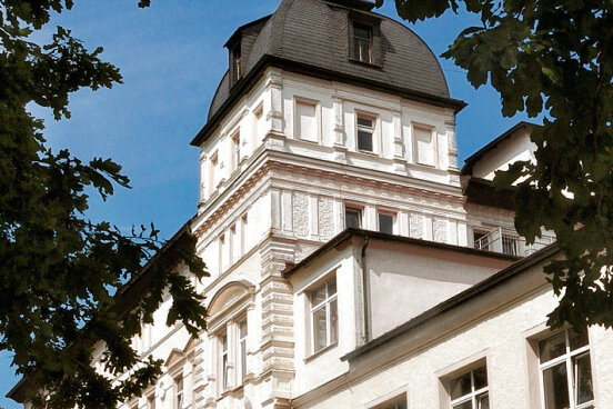 Heilstätte wird zentrale Forstschule in Sachsen - Das ehemalige Kurhaus in Bad Reiboldsgrün wird bis 2017 zur zentralen Forstschule für den Freistaat Sachsen ausgebaut.