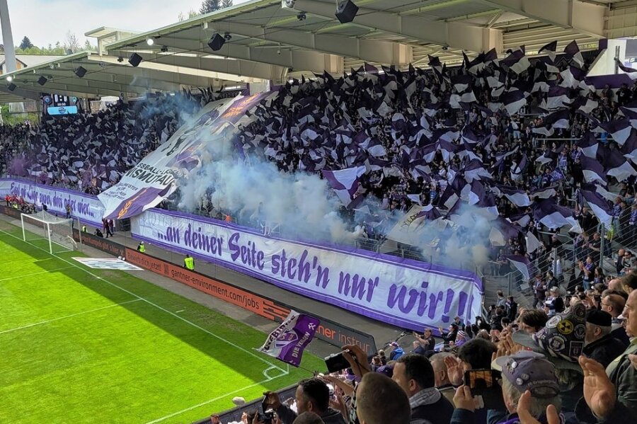 So wie auf diesem Foto soll der Fanblock des FC Erzgebirge Aue auch am kommenden Sonntag wieder einen besonderen Anblick bieten.