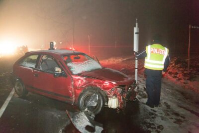 Heinzebank: Vier Verletzte bei Unfall auf B 101 - 