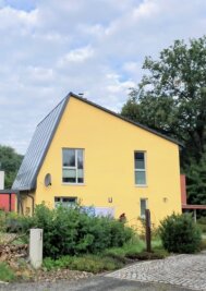 Heizen ohne Öl oder Gas: Fasa plant Solarhäuser in Braunsdorf - Ein steiles, schräges Dach nach Süden sammelt auch Wintersonne ein, wie hier Am Bahnhof in Braunsdorf.