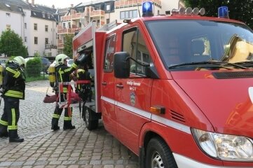Helfer rettet Mann aus Wohnung - Einen Feuerwehreinsatz hat es in der Auer City gegeben. 