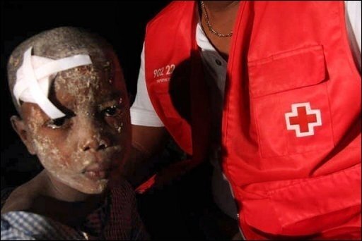 Helfer: Zwei Millionen haitianische Kinder in Gefahr - Nach dem Erdbeben in Haiti sind zwei Millionen Kinder Gefahren für Leib und Seele ausgesetzt. Die Kinder litten an körperlichen Verletzungen, an der Trennung von ihren Familien und an Traumatisierungen, warnt die britische Hilfsorganisation Save The Children.