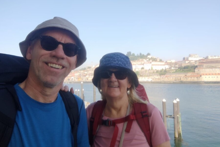 Hennersdorfer Ehepaar auf großer Pilgertour nach Compostela - Susie und Jürgen Benz aus Hennersdorf erfüllen sich einen Traum: Pilgern auf dem Jakobsweg. 