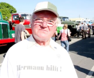 
              <p class="artikelinhalt">Hermann Herold war auch dieses Jahr zum Oldtimertreffen mit seinem T-Shirt "Hermann hilft" rund um die Uhr im Einsatz.  </p>
            