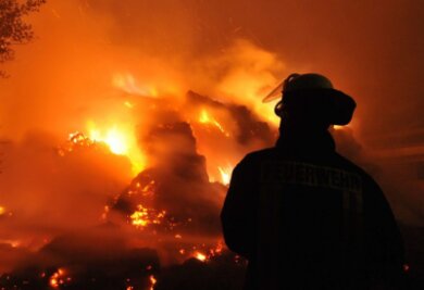 Großfeuer in Hermsdorf - am Dienstag brannten hier zwei Strohlager.