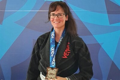 Hermsdorferin räumt beim  Brazilian Jiu-Jitsu auf der Kampfsportmatte ab - Thea Martin aus Hermsdorf hat schon viele Medaillen gewonnen. Aus London brachte sie beispielsweise Silber mit in die westsächsische Heimat.