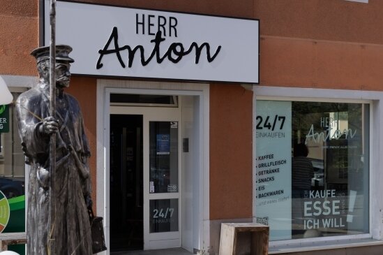 Mit "Herr Anton" ist in ein Ladengeschäft in der Zwönitzer Innenstadt eingezogen, das zehn Jahre leer stand.