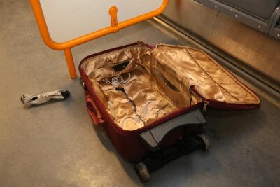 Herrenloser Koffer - Hauptbahnhof Zwickau wieder freigegeben - 