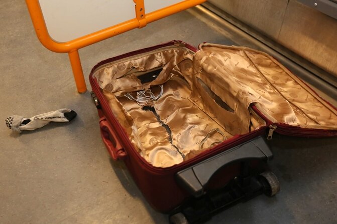Herrenloser Koffer - Hauptbahnhof Zwickau wieder freigegeben - 