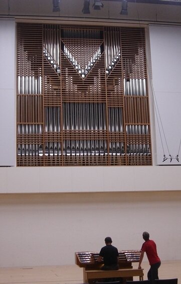 <p class="artikelinhalt">Auch optisch ein Hingucker: Die Orgel in der Duisburger Mercatorhalle. </p>