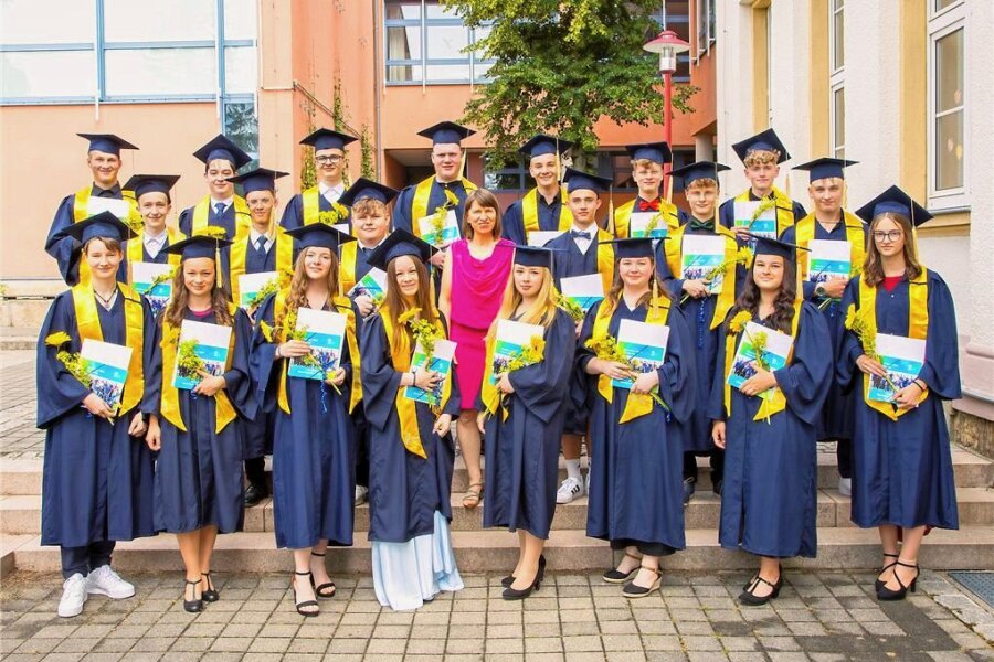 Herzlichen Glückwunsch: Das sind die Absolventen der Oberschulen Niederwürschnitz und Thalheim - Das sind die Absolventen der Internationalen Oberschule Niederwürschnitz.